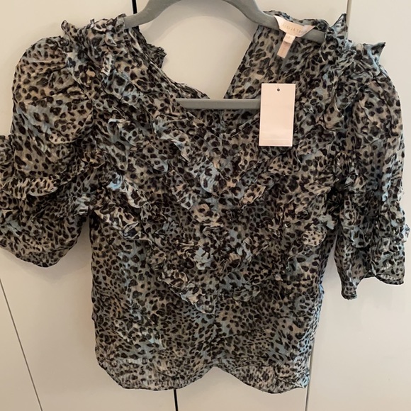Super cute cheetah print blue blouse! - Picture 7 of 7